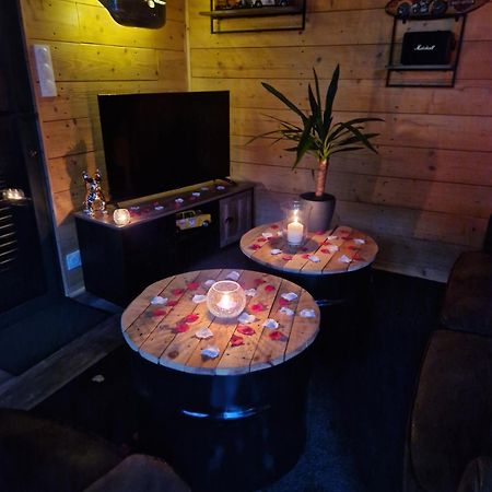 Chalet Industriel Avec Filet Et Spa Sorigny Exterior photo